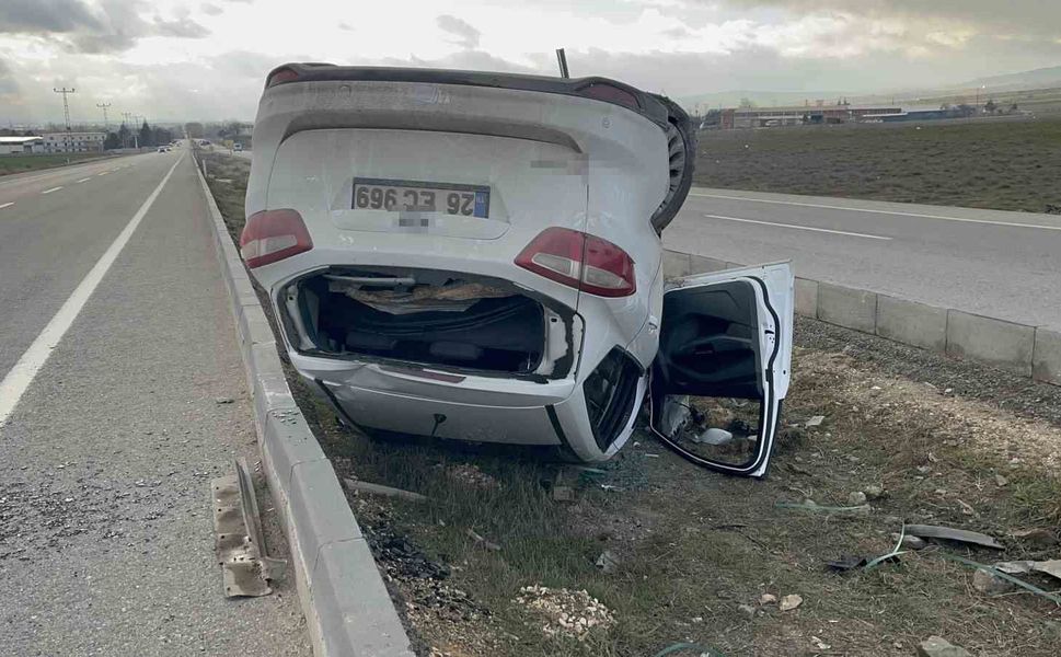 Eskişehir-Sarıcakaya yolunda otomobil takla attı: 5 yaralı