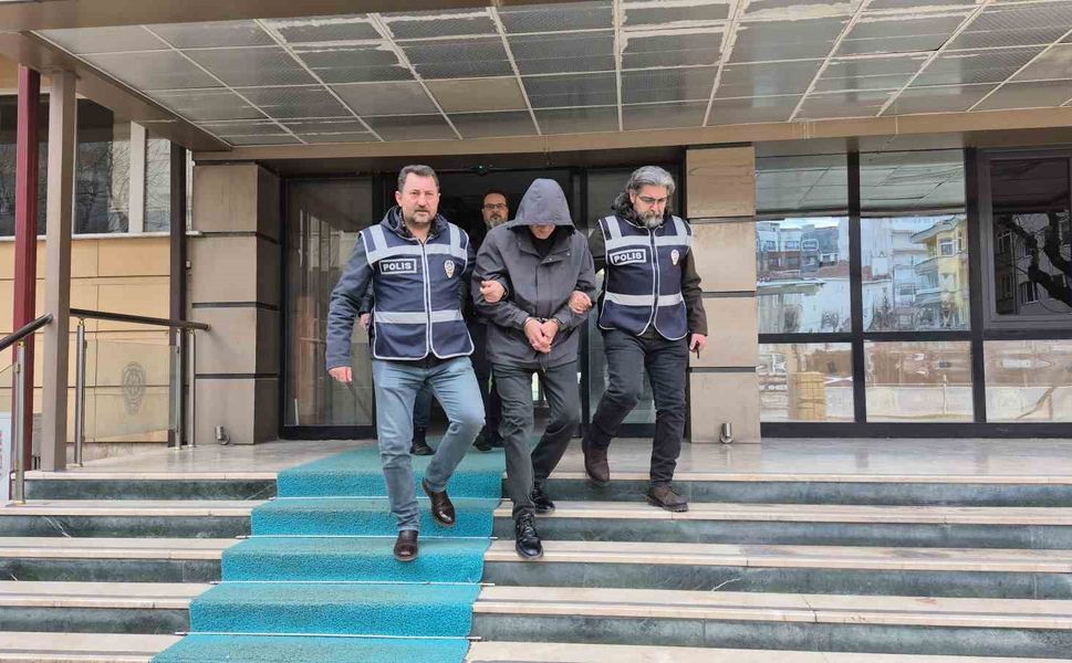 Eskişehir'de 59 suçtan aranan ve 74 yıl hapis cezası olan şahıs yakalandı