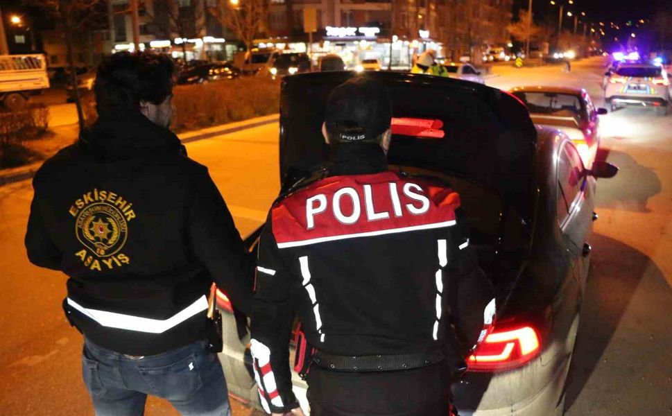 Eskişehir'de asayiş ve trafik uygulamaları sürüyor