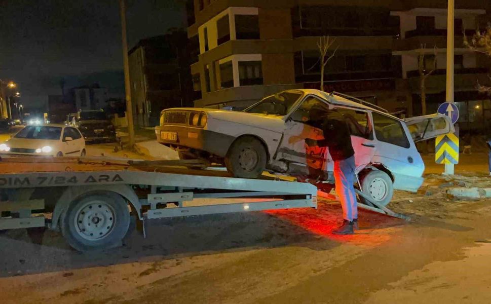 Eskişehir'de iki otomobil çarpıştı: 4 yaralı