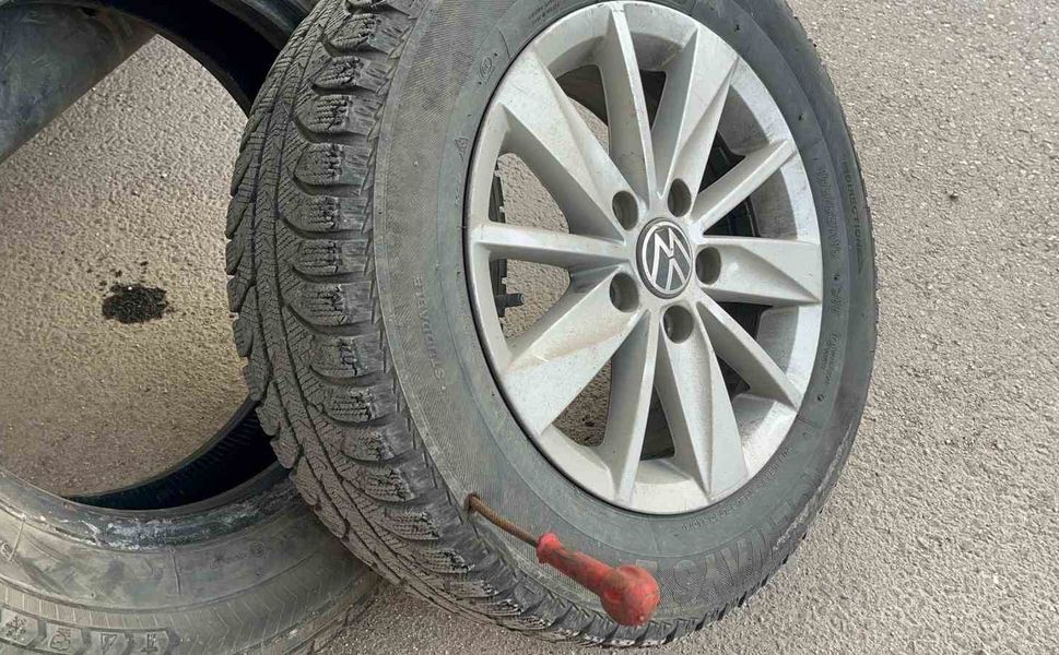 Eskişehir'de park halindeki 2 aracın lastikleri bıçakla patlatıldı