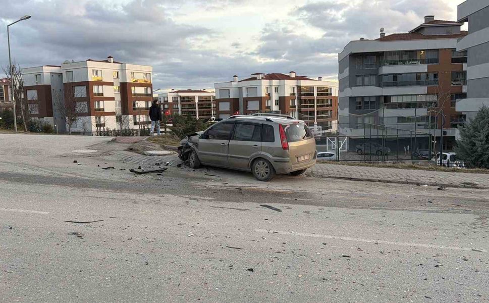 Eskişehir'de zincirleme kaza: 6 yaralı