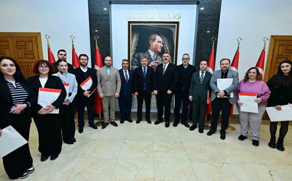 Gazeteciler basın kartlarını Vali Yılmaz'dan aldı