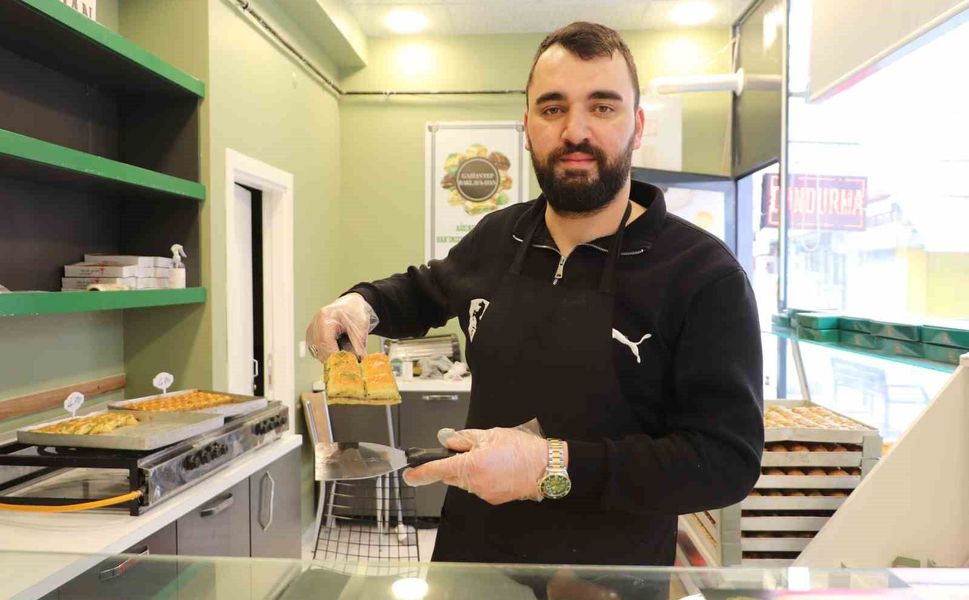 Gaziantepli usta, sahte ile gerçek baklavayı ayırt etmenin yollarını anlattı