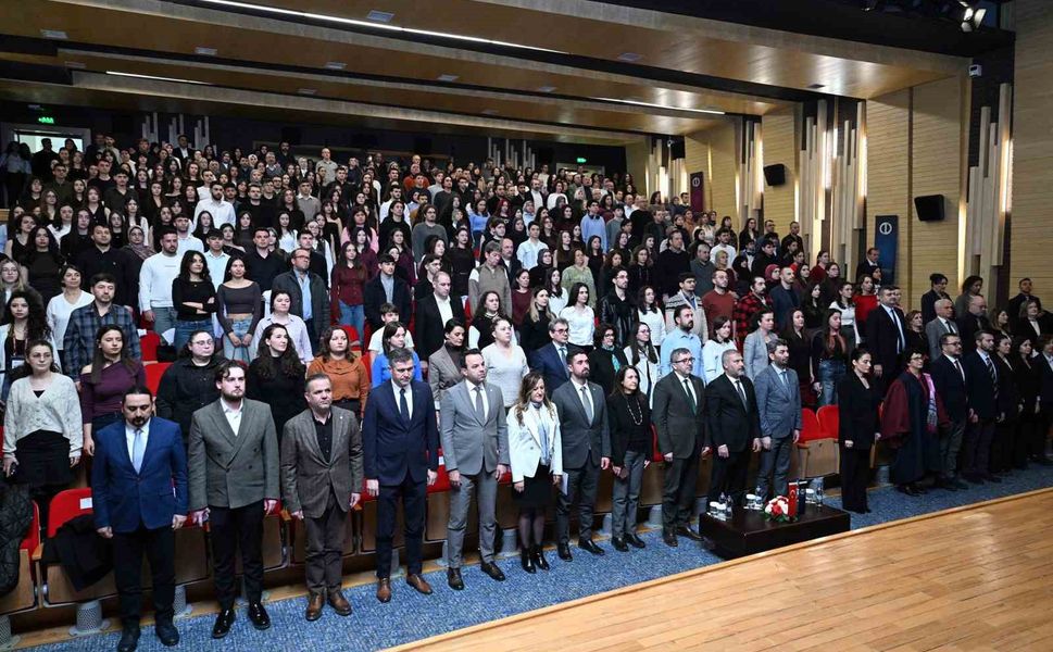 Geleceğin eczacıları düzenlenen törenle beyaz önlüklerini giydi