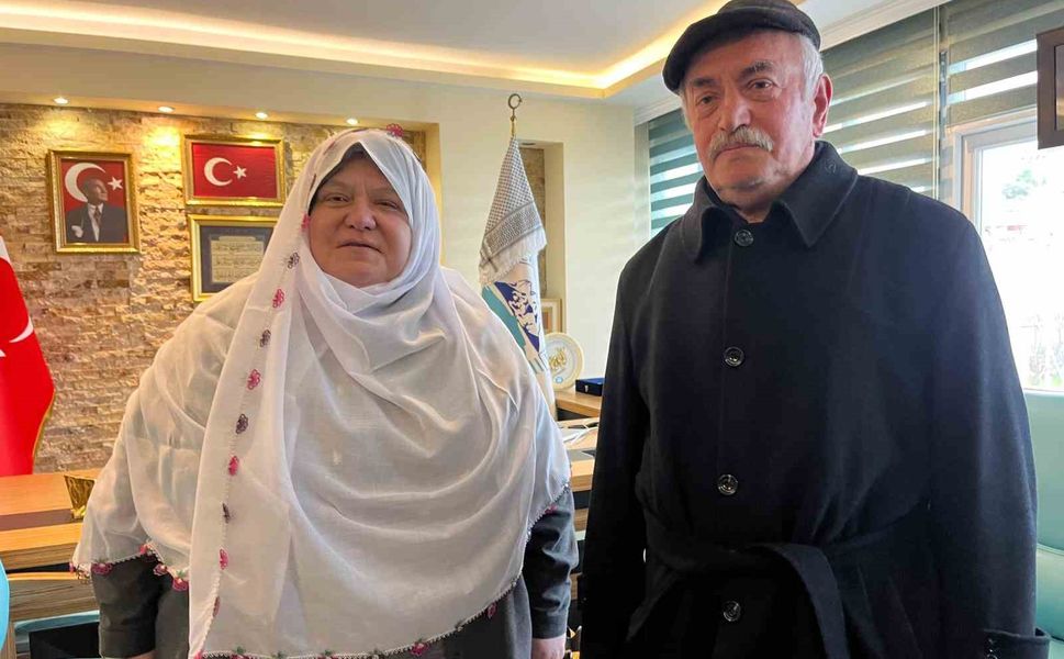 Giyim tarzı nedeniyle hedef alınan Belediye Başkanı Akgün'e öğretmeninden destek