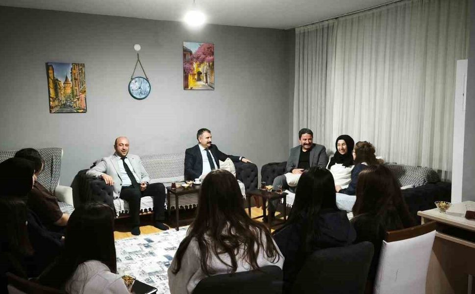 İl müdürleri, çocukların iftar sofrasına misafir oldu