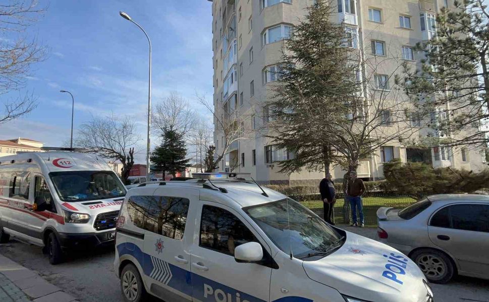 Komşular arasındaki bıçaklı kavga kanlı bitti: 4 yaralı