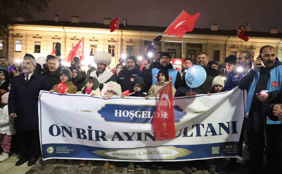 Minik ellerde fenerler, yüreklerde Ramazan sevinci