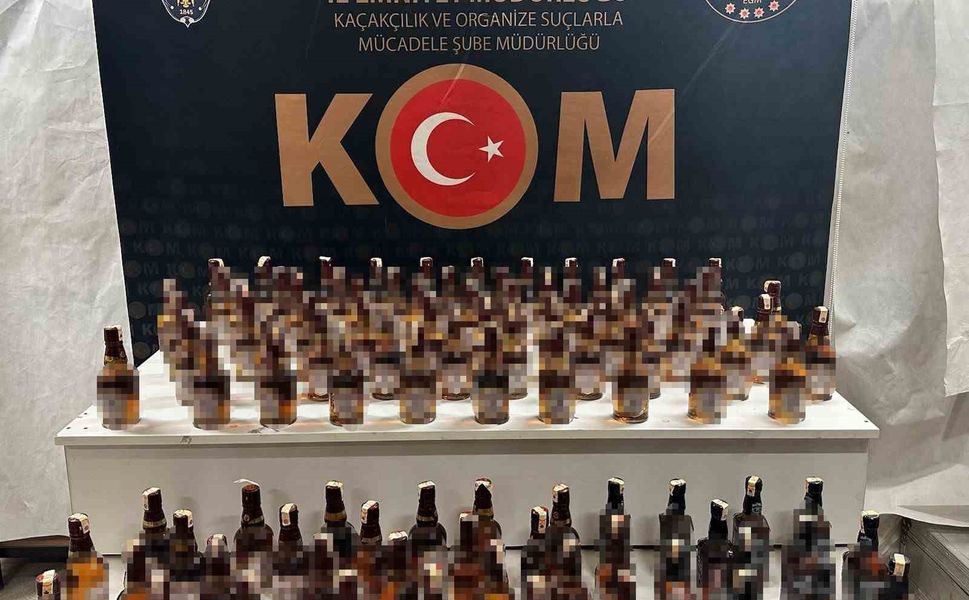 Şüphe üzerine aranan araçta 100 şişe kaçak alkol ele geçirildi
