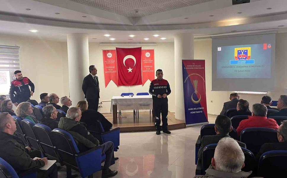 Tepebaşı'nda kırsal mahalle muhtarlarına sürücü güvenliği eğitimi verildi