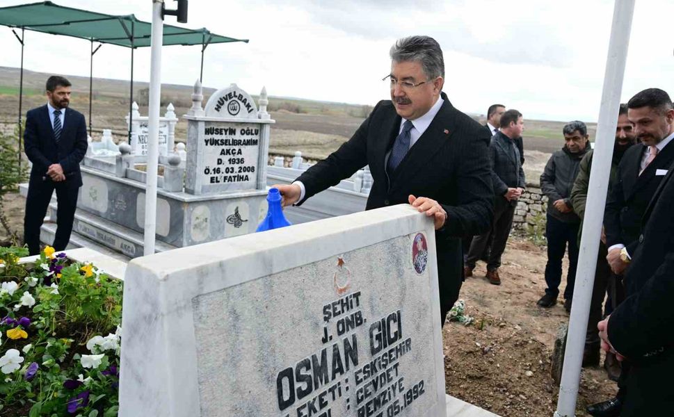 Vali Yılmaz, Şehit Jandarma Onbaşı Osman Gıcı'nın kabrini ziyaret etti