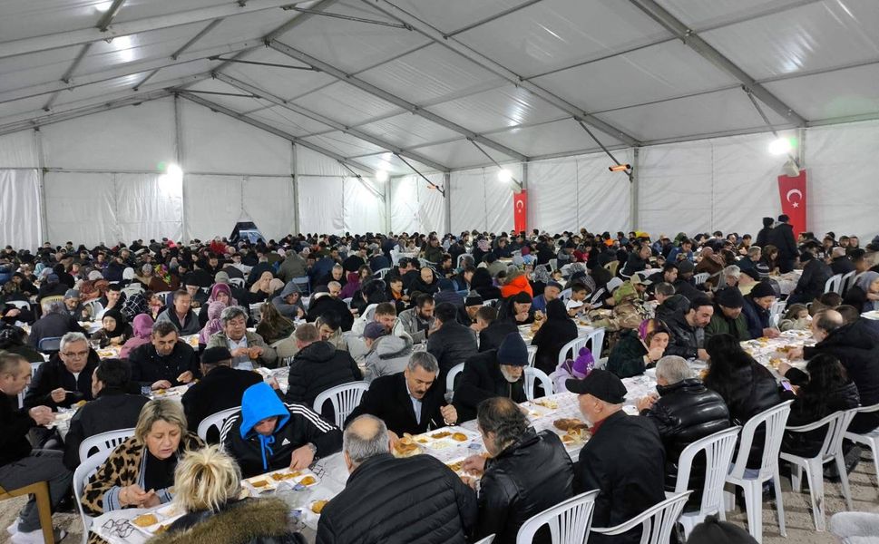 Vakıflar Bölge Müdürlüğü Eskişehir'de iki noktada iftar Çadırı kuruyor