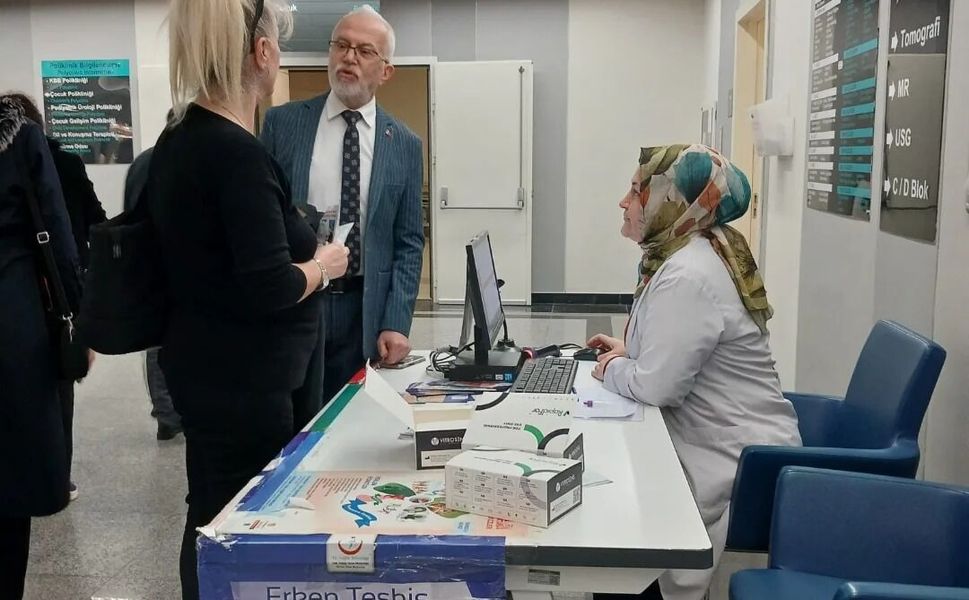 Sağlık Çalışanları Sahada: Kolorektal Kanser Farkındalığı İçin Stantlar Kuruldu