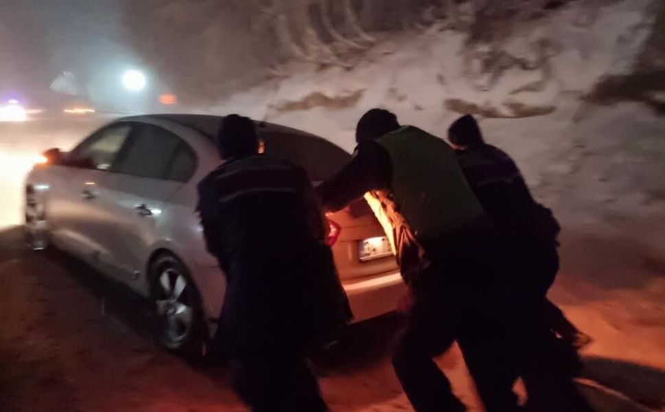 İnegöl -Domaniç Dağ Yolunda Kar ve Tipi Etkili Oluyor