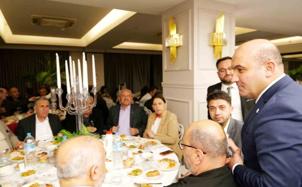 AK Parti Eskişehir Teşkilatı iftarda buluştu