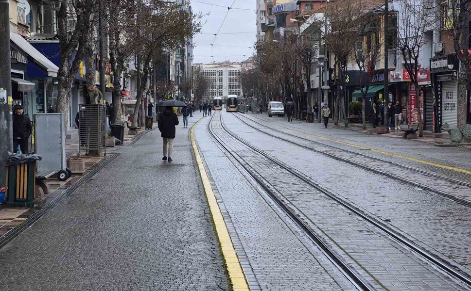 Bayramın 2'nci günü kent meydanı sessizliğe büründü