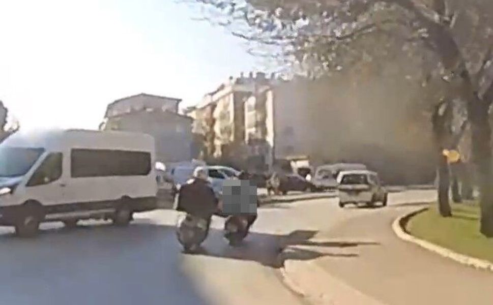 Benzini biten motosikleti iterken dengesini kaybeden motosiklet sürücüsü kaza yaptı