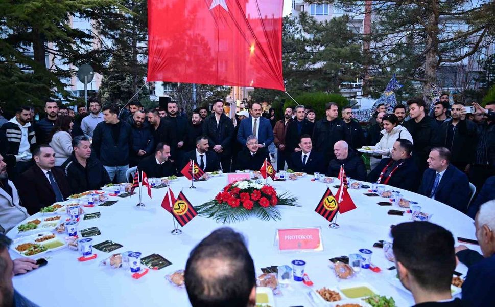 Eskişehir Taraftarlar Birliği Derneği tarafından iftar programı düzenlendi