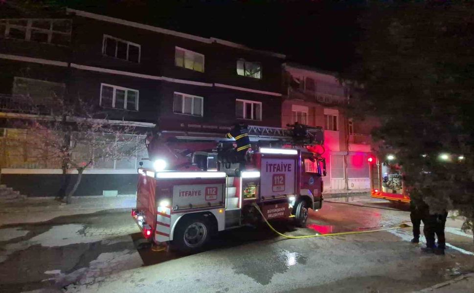 Eskişehir'de gece yangın paniği: 1'i bebek 3 yaralı