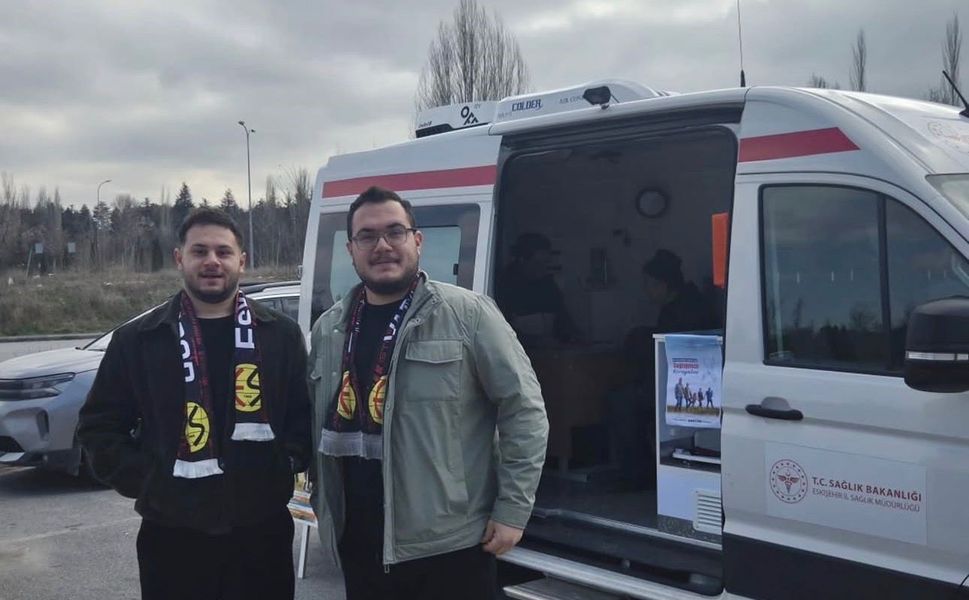 Eskişehir'de mobil sigara bıraktırma aracı taraftarla buluştu