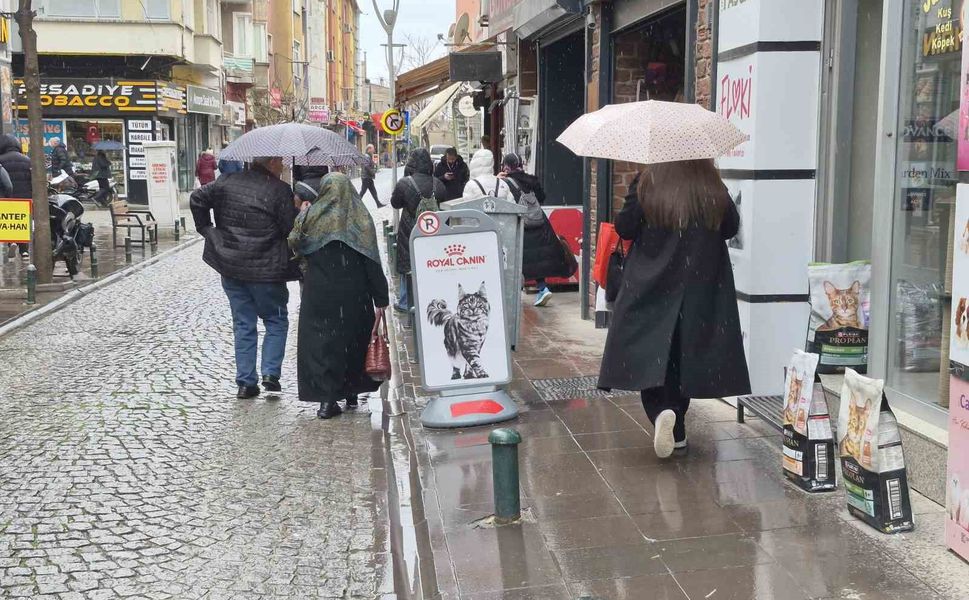 Eskişehir'de sağanak yağış etkili oldu