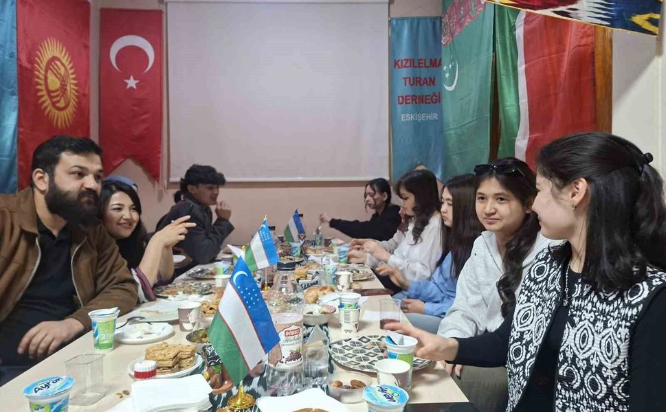 Eskişehir'deki üniversitelerde okuyan Özbekistanlı öğrenciler iftar programında buluştu