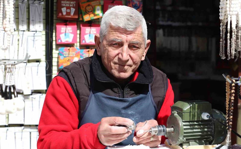 Lüle taşı ustası Mehmet Çalışkandinç bayram hareketliliğini değerlendirdi