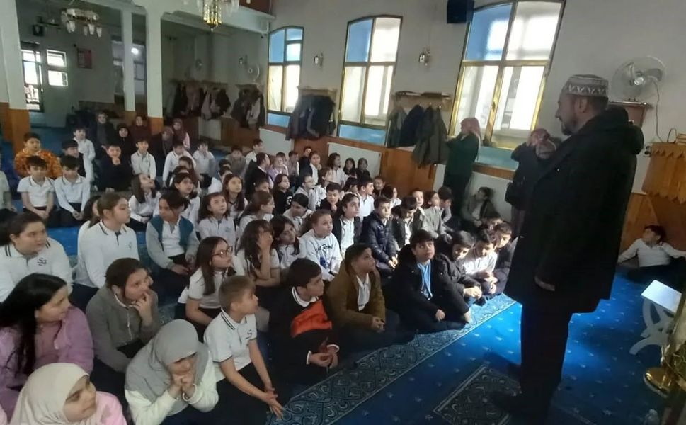 Minik öğrencilerden Hacı Seyit Camii'ne ziyaret