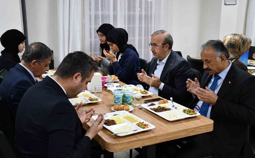 Ramazan ayının manevi ikliminde öğrencilerle buluşma