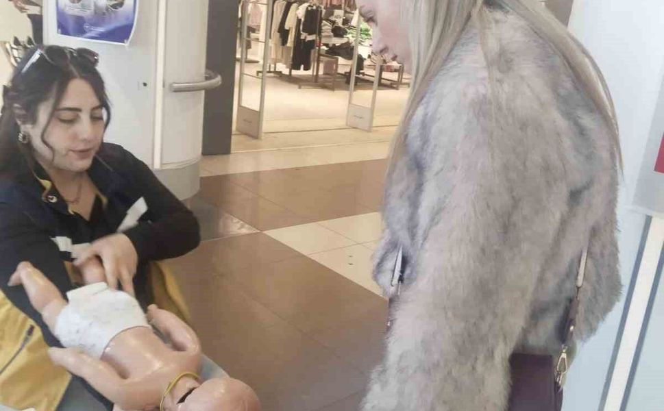 Sağlık ekipleri hava yolu tıkanıklığı ve temel yaşam desteğini uygulamalı anlattı