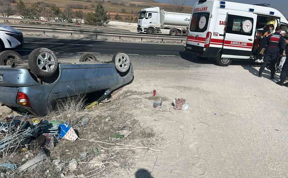 Sivrihisar'da otomobil takla attı: 2 yaralı