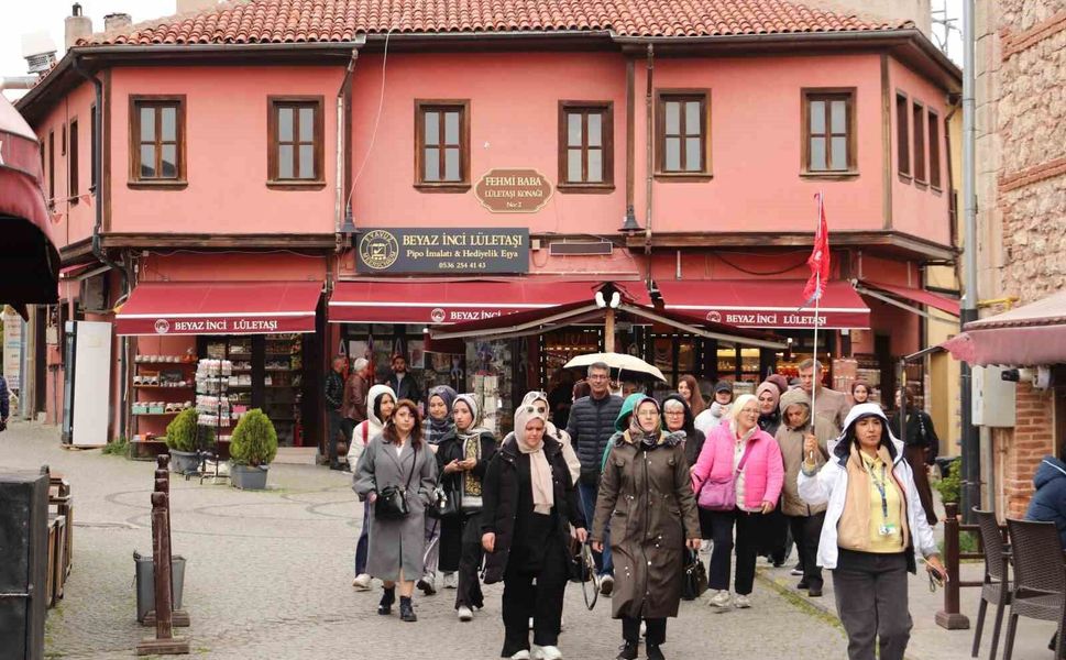 Termometreler düştü, kalabalık azalmadı: Eskişehir'de hafta sonu yoğunluğu
