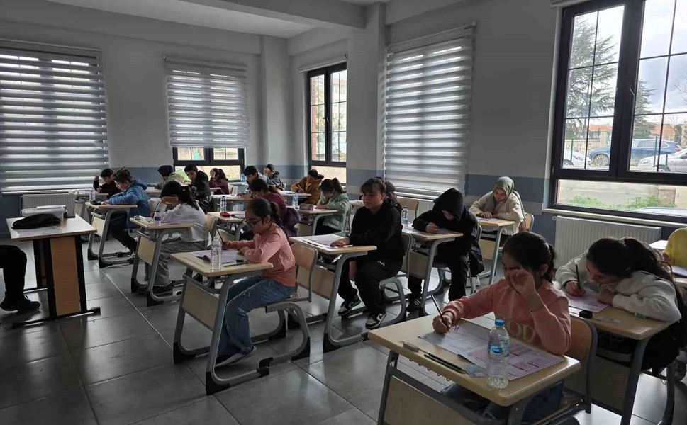 TÜGVA'nın 'Kitap Kurdu' sınavı Eskişehir'de tamamlandı