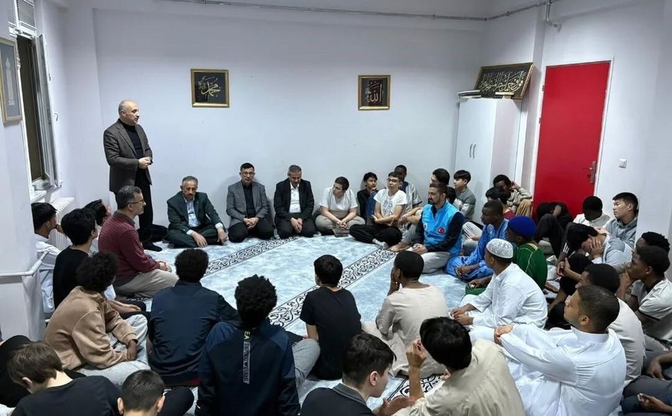 Uluslararası öğrencilere gurbette bayram morali