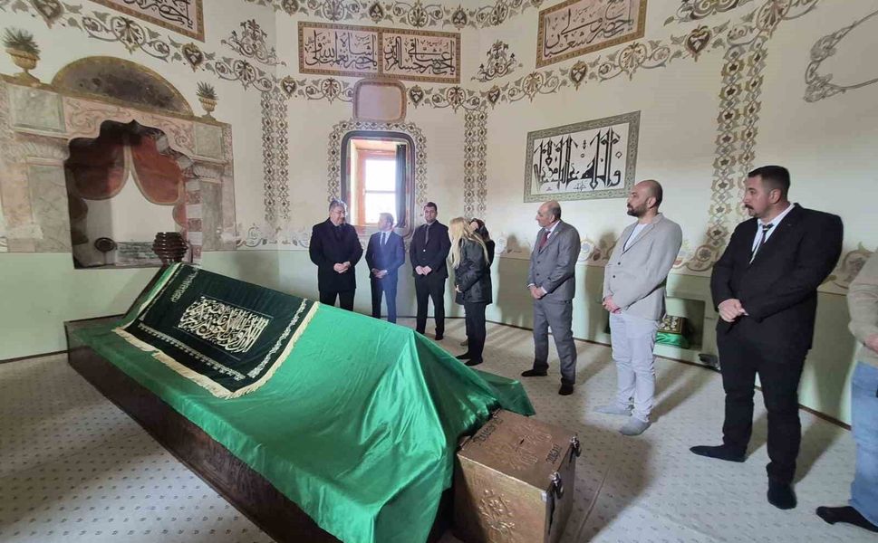 Vali Erdinç Yılmaz Seyitgazi'de tarihi mekanları yerinde inceledi