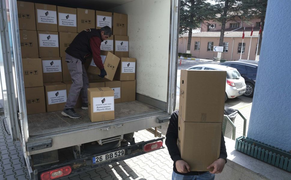 ETO ve  TOBB’dan  1100 Kişiye Ramazan Yardımı