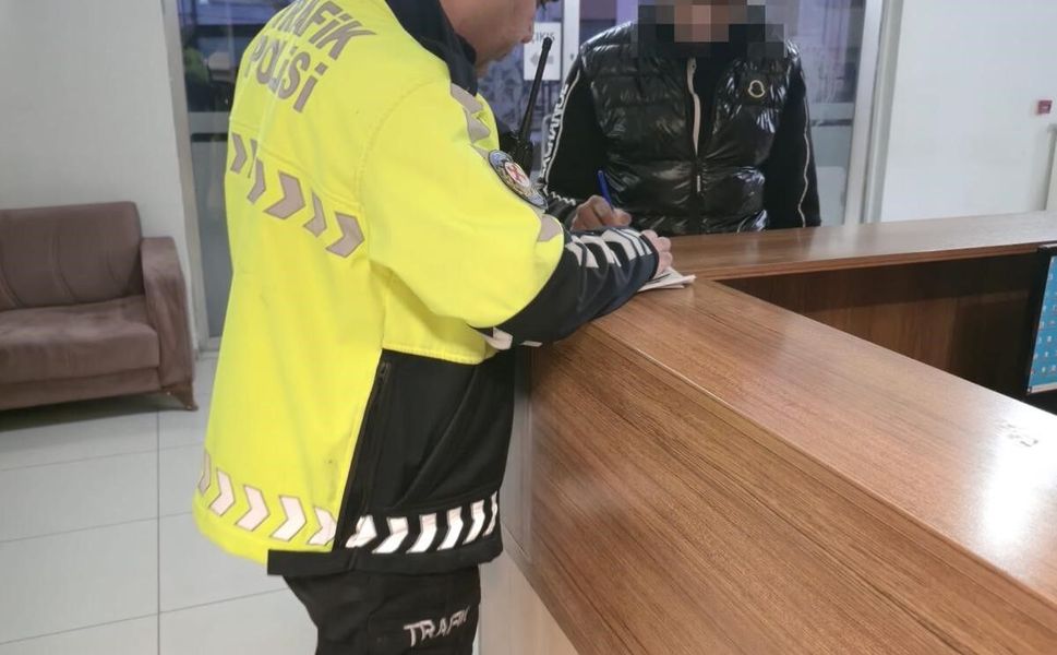 Küçük kıza çarptı, arkasına bile bakmadan kaçtı