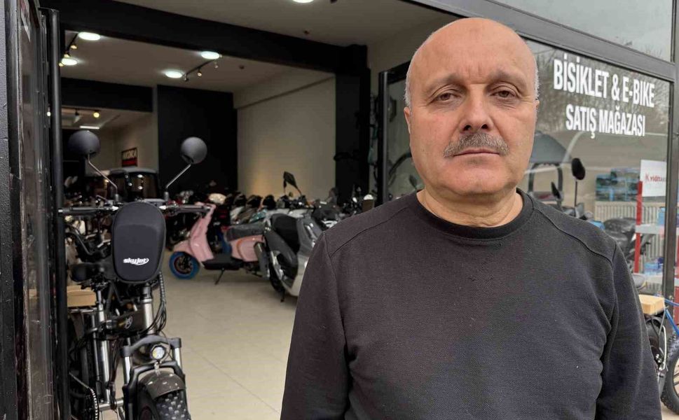 2 bin 600 dolara 'eski' deyip 44 buçuk yerine 40 TL'den bozmaya çalıştılar