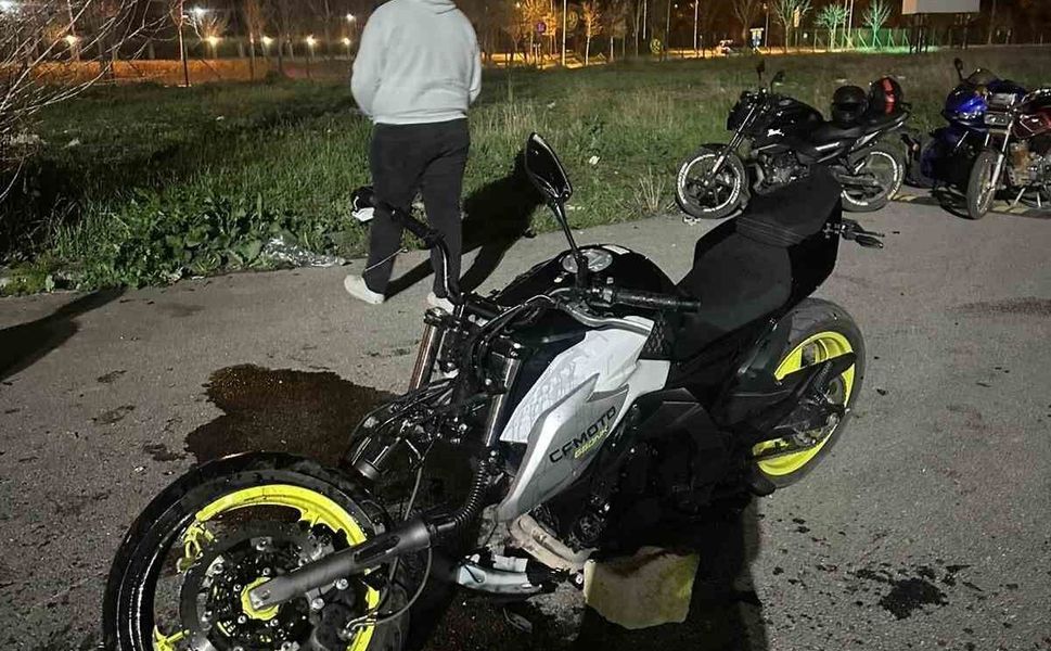 Akrobatik hareketler yapan iki motosiklet çarpıştı: 2 yaralı