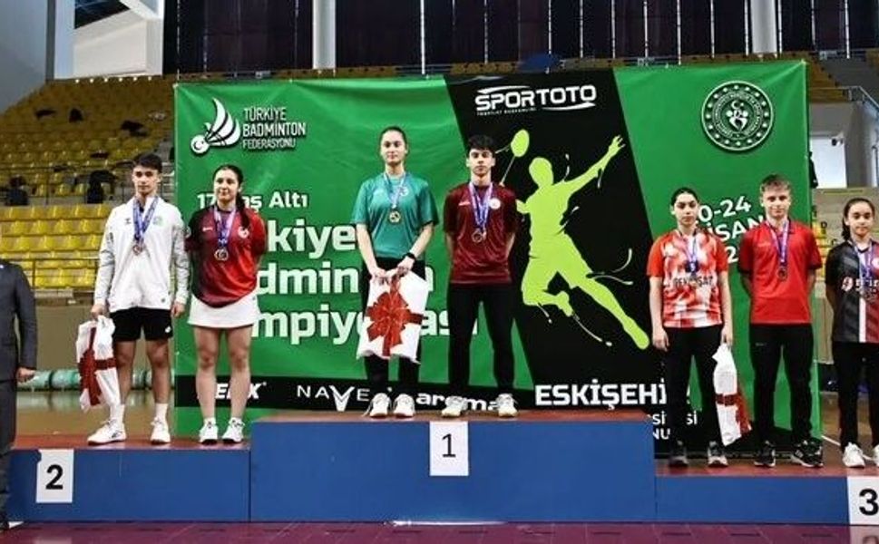 Badmintonun genç yıldızları Eskişehir'de buluştu
