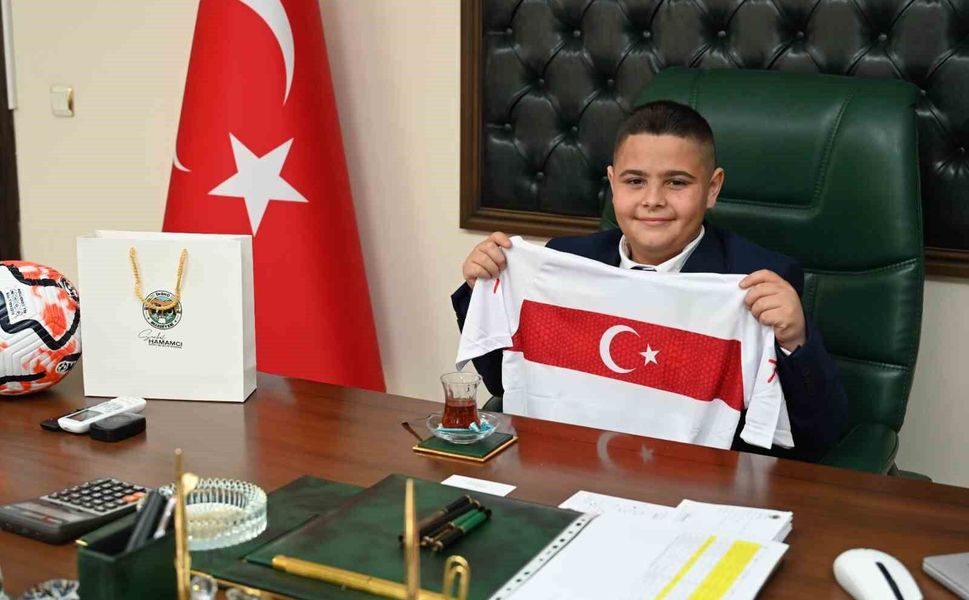 Başkan Hamamcı, 23 Nisan'da makamını 'Küçük Başkan'a devretti