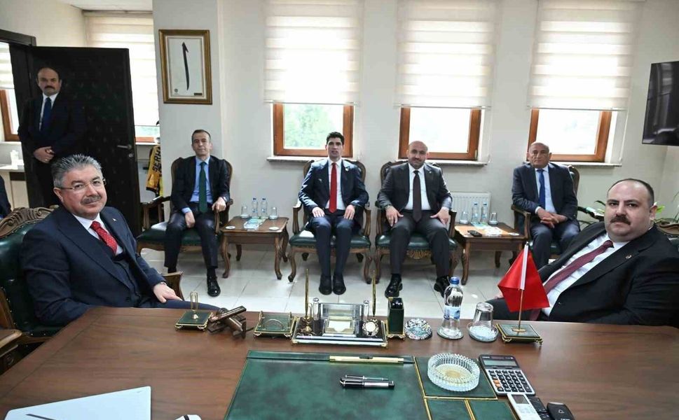 Başkan Harmancı, Vali Yılmaz'a belediye çalışmaları hakkında bilgi verdi