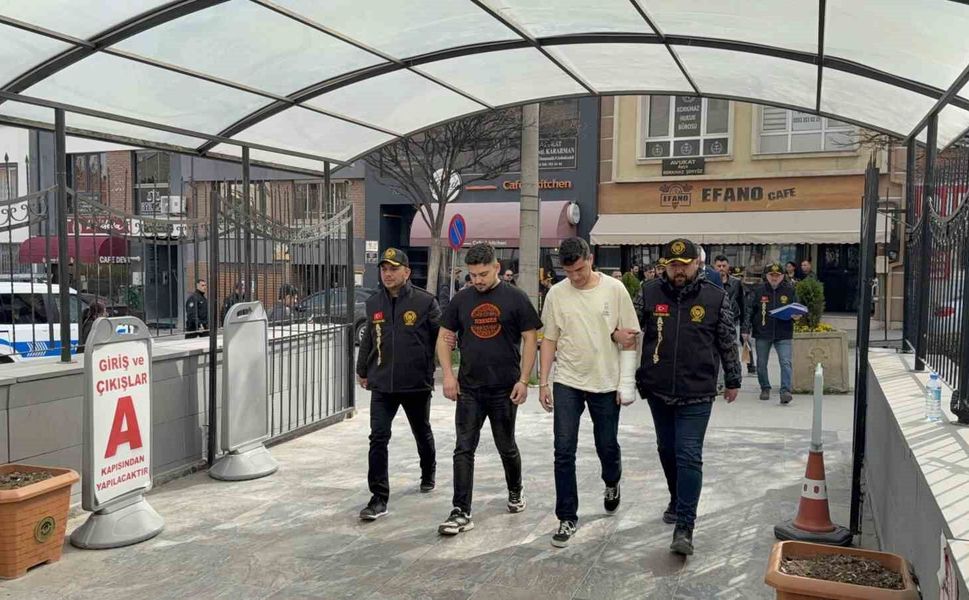 Bıçaklı kavgaya karışan 10 şüpheli adliyeye sevk edildi