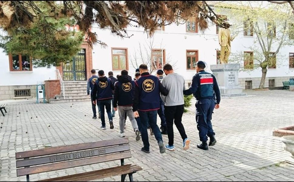 Çobanları hamama götürüp oyaladılar, 36 büyükbaş hayvanı çaldılar