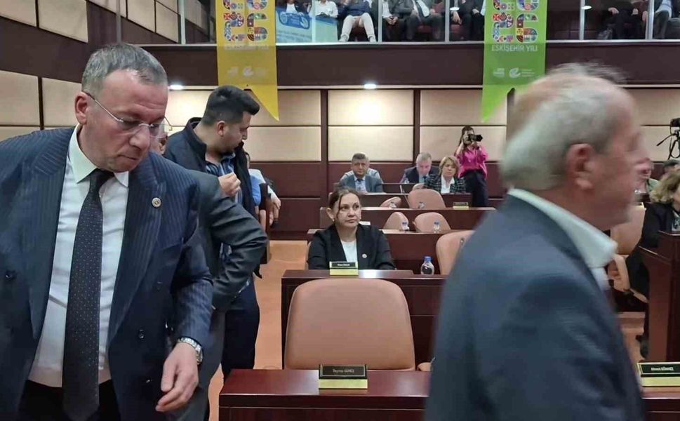 Eskişehir Büyükşehir Belediyesi Meclisi'nde ESKİ gerginliği