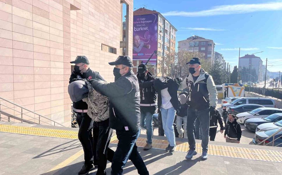 Eskişehir merkezli 6 ilde uyuşturucu operasyonunda 14 tutklama