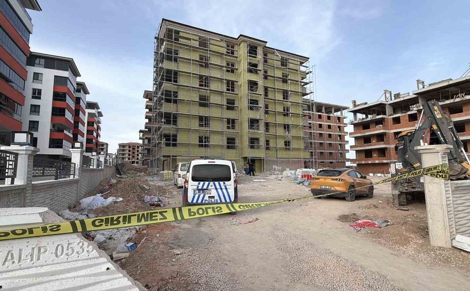 Eskişehir'de asansör boşluğuna düşen sıva ustası hayatını kaybetti