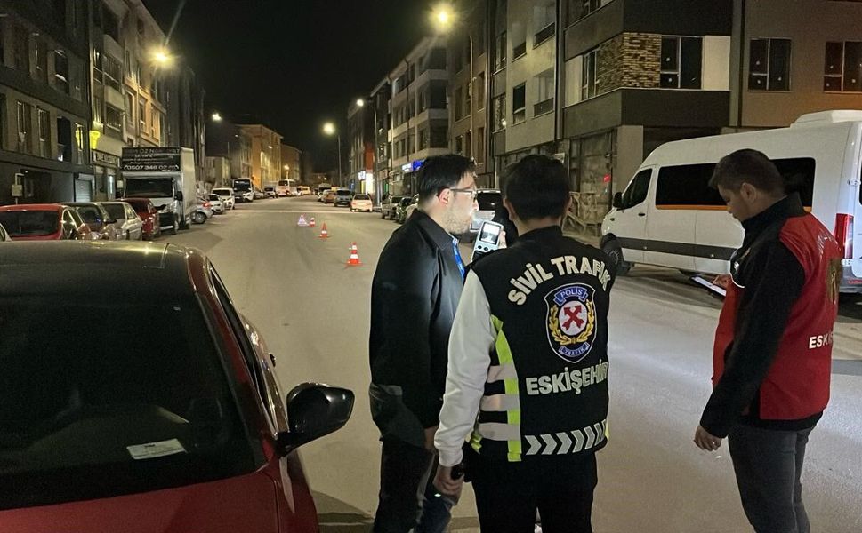 Eskişehir'de asayiş ve trafik uygulamaları sürüyor