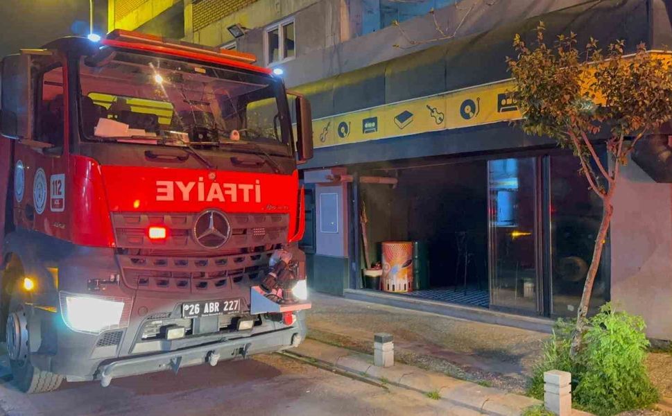 Eskişehir'de eğlence mekanında yangın: Müşteriler kendini dışarı attı